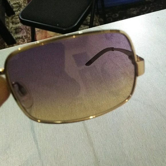 Fendi Sunglasses - Picture 5 of 6